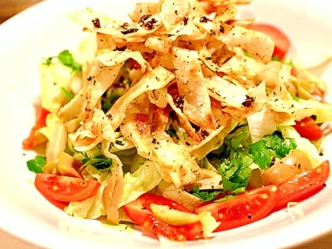 余った餃子の皮で!餃子の皮のパリパリサラダ